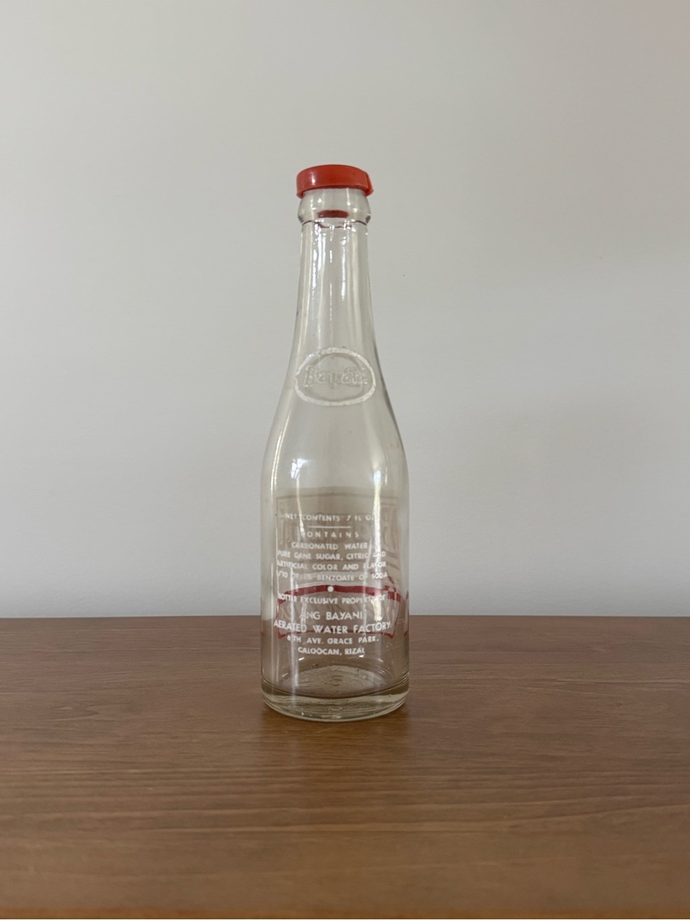 Vintage 1950s Bayani Beverages Glass Bottle – Excellent Condition - Picture 3 of 5